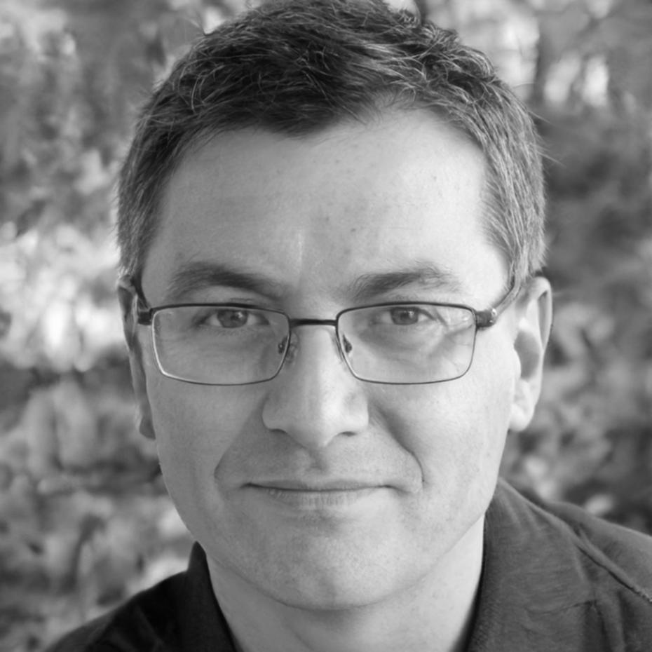 Kursleiter erklärt komplexe Finanztheorien verständlich